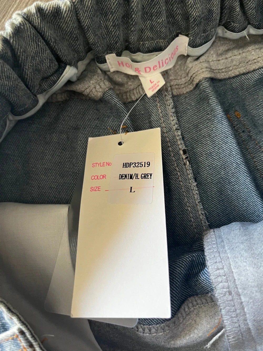 Wide-Leg Two-Tone Patchwork Jeans with Adjustable Jogger Bottom - Picture 9 of 9